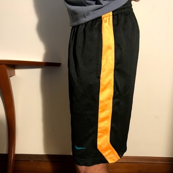 Nike Basketball Shorts - Picture 1 of 3